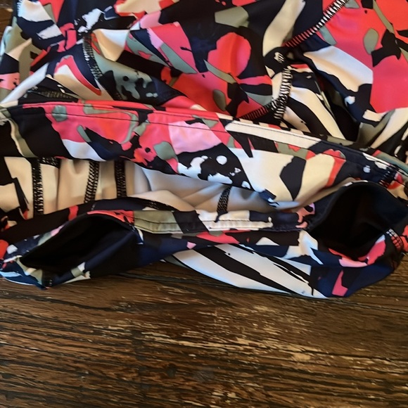 LULULEMON SPEED TRACK BIKER SHORTS SIZE 4 - Picture 7 of 7